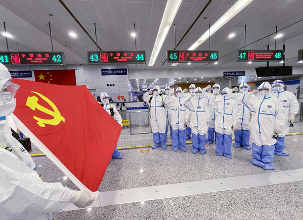 《我和我的父辈》的精神内核，上海移民管理警察在守护国门安全中弘扬(图3)